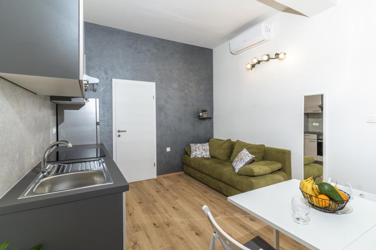 Stunning Apartment In Quiet Street Near Center With Free Parking 4 Floor Rijeka Exterior photo