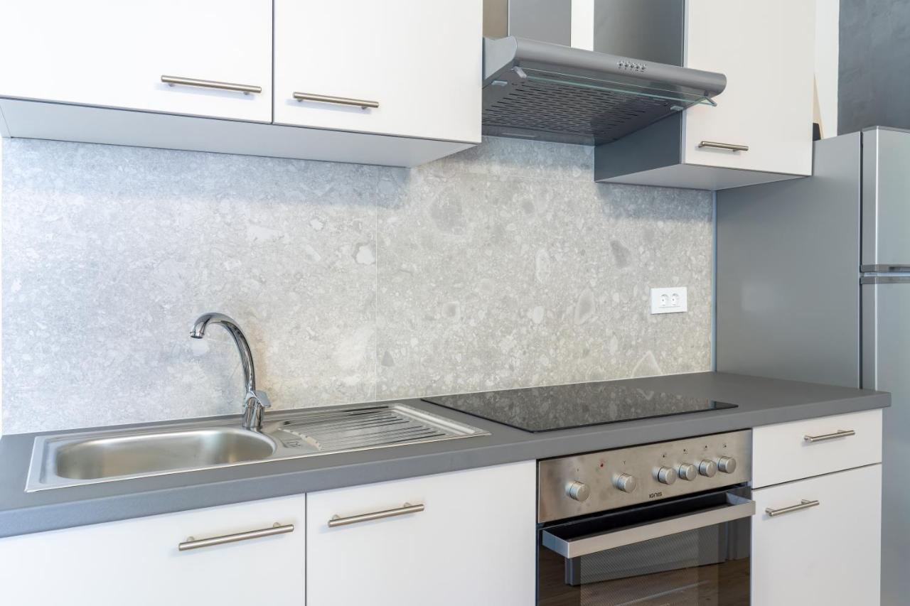 Stunning Apartment In Quiet Street Near Center With Free Parking 4 Floor Rijeka Exterior photo