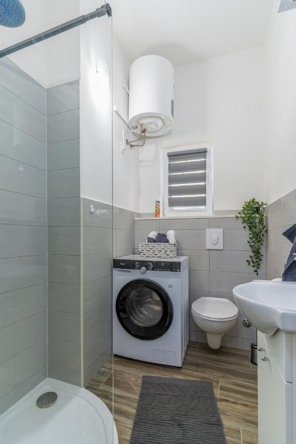 Stunning Apartment In Quiet Street Near Center With Free Parking 4 Floor Rijeka Exterior photo