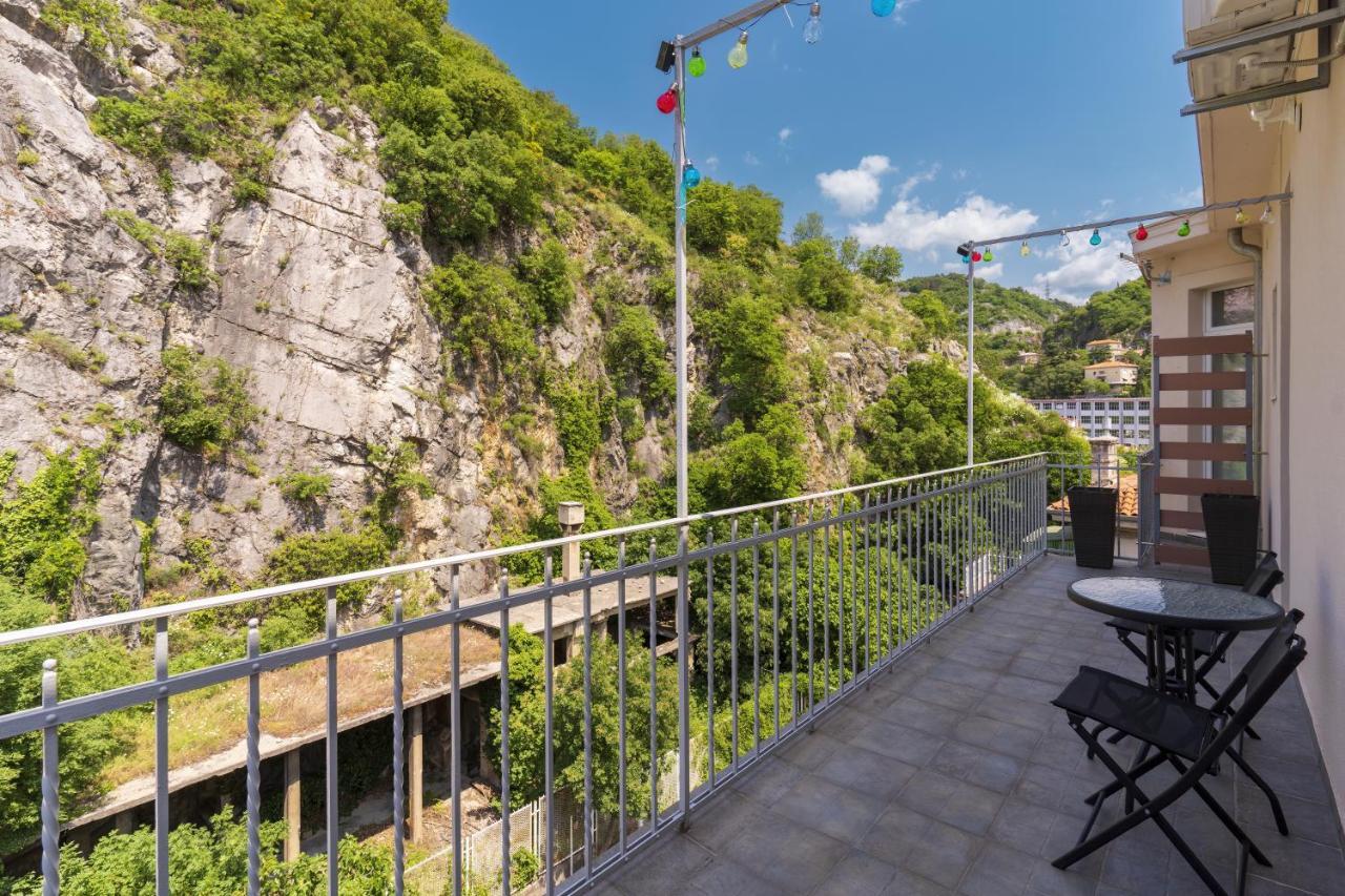 Stunning Apartment In Quiet Street Near Center With Free Parking 4 Floor Rijeka Exterior photo